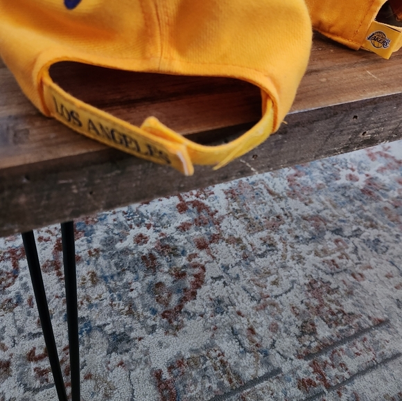 Lot of 2 LA Lakers caps - Picture 4 of 6